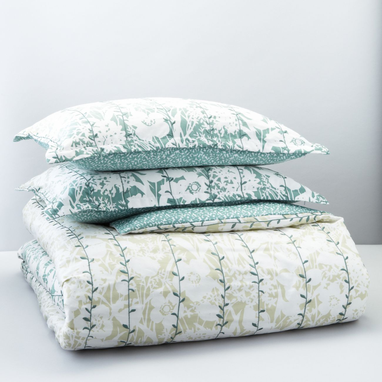 Sky Ombre Vines Reversible Green and White Floral King Duvet Set