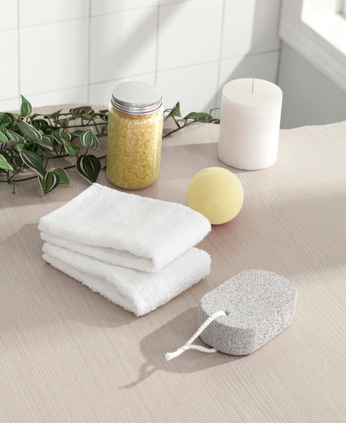 Mistletoe Farms 6 Piece Holiday Spa Gift Sets Bedding, White